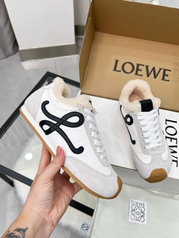 Кросівки Loewe Ballet Runner 2.0 хутряні жіночі фото 9