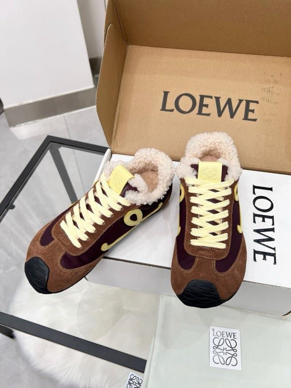 Кроссовки Loewe Ballet Runner 2.0 меховые женские фото 9