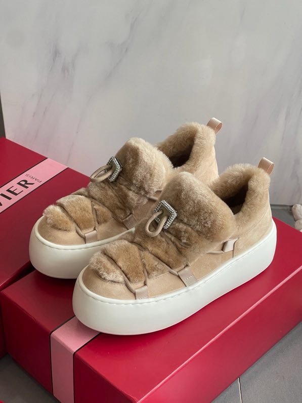 Кроссовки меховые