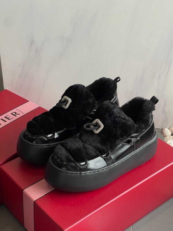 Кроссовки меховые