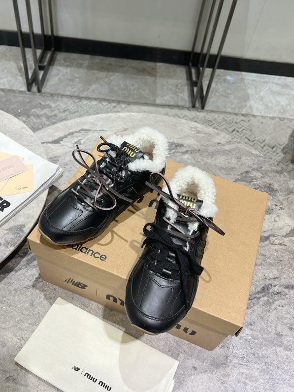 Кросівки Miu Miu x New Balance на хутрі