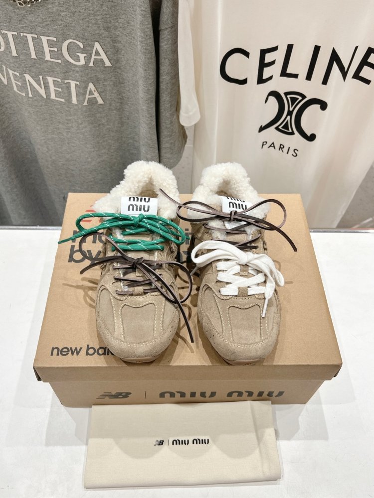 Кросівки Miu Miu x New Balance на хутрі