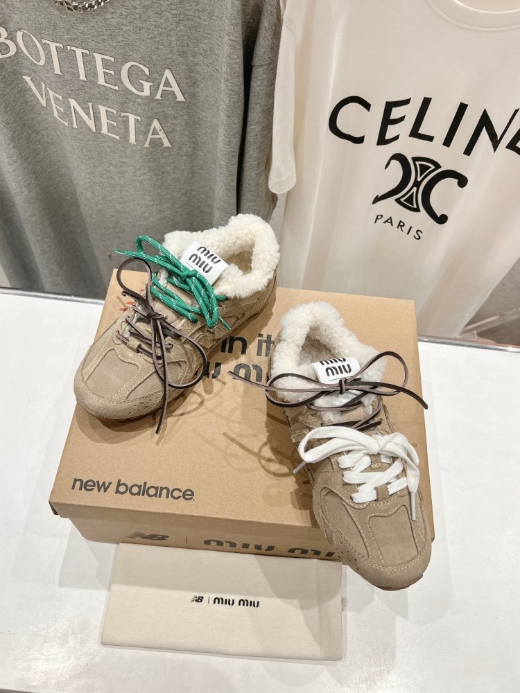 Кросівки Miu Miu x New Balance на хутрі фото 2