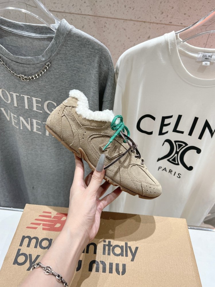 Кросівки Miu Miu x New Balance на хутрі фото 5