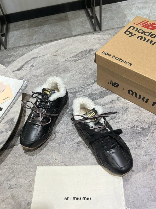 Кросівки Miu Miu x New Balance на хутрі фото 7
