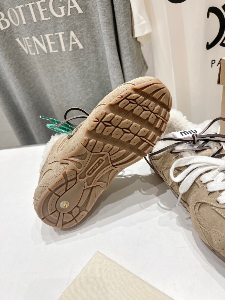 Кросівки Miu Miu x New Balance на хутрі фото 7