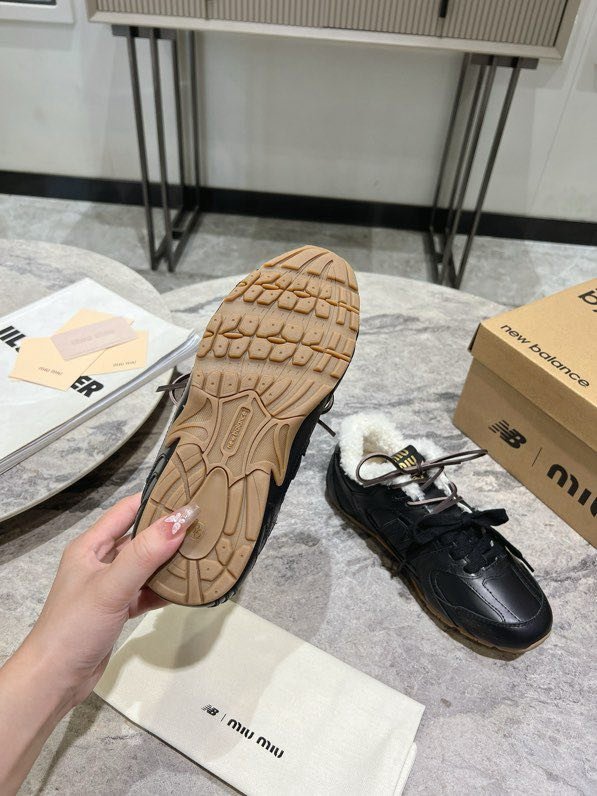 Кросівки Miu Miu x New Balance на хутрі фото 9