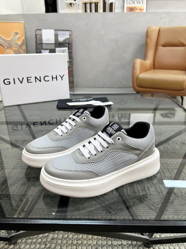 Кросівки чоловічі