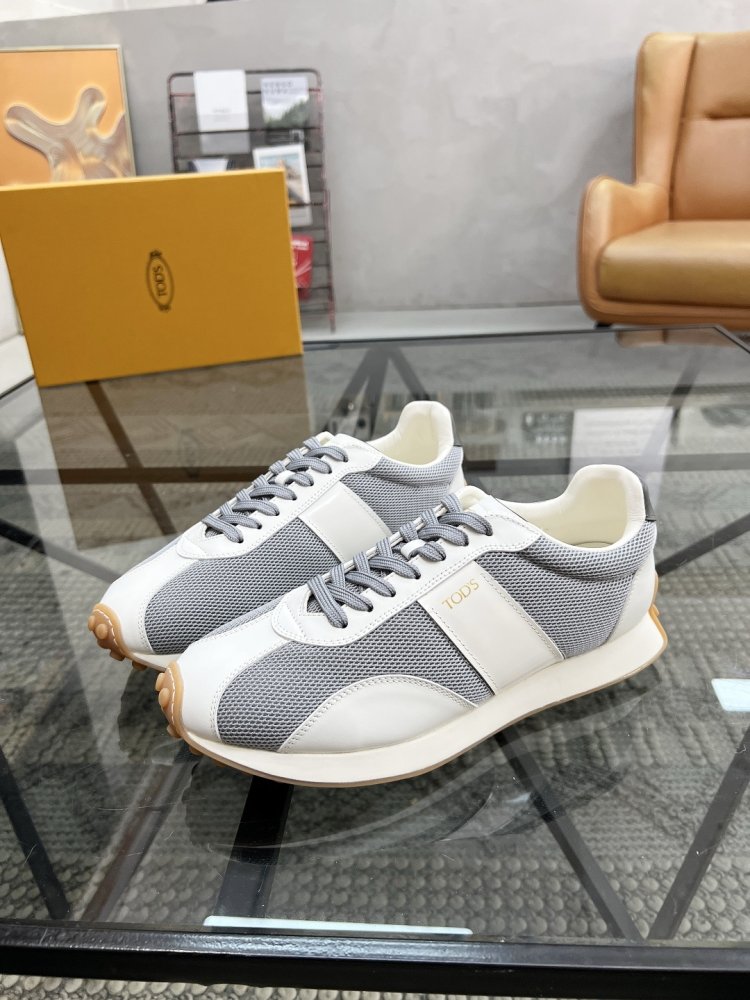 Кросівки чоловічі