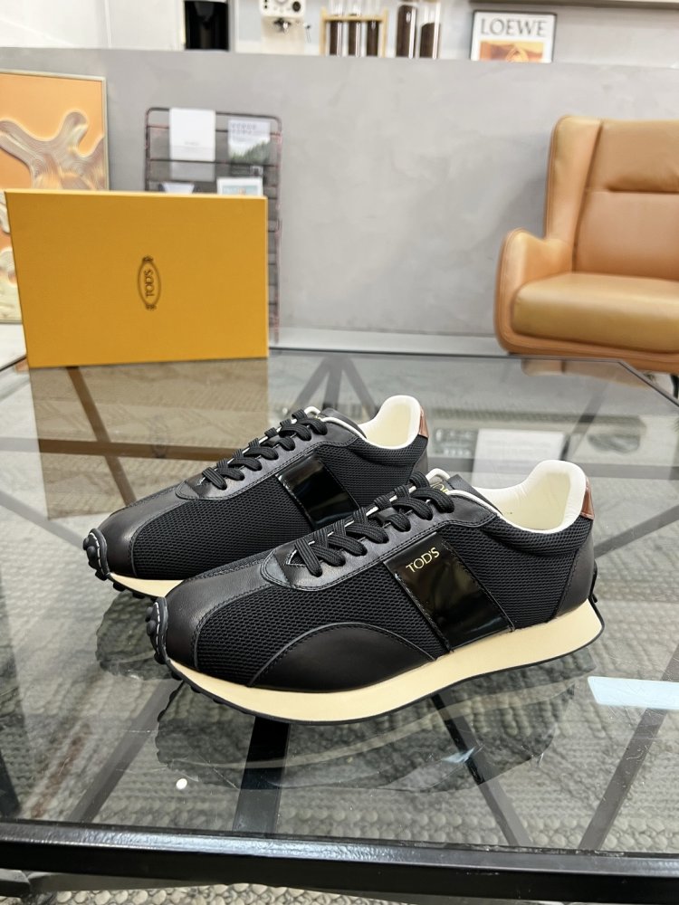 Кросівки чоловічі