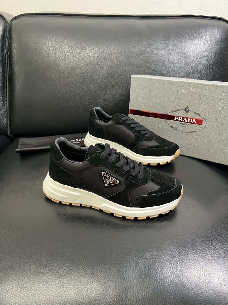 Кросівки чоловічі