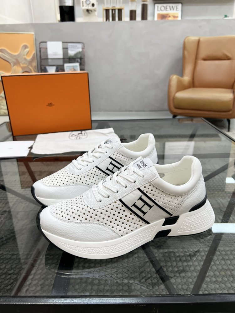 Кросівки чоловічі