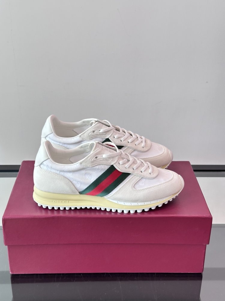 Кросівки чоловічі