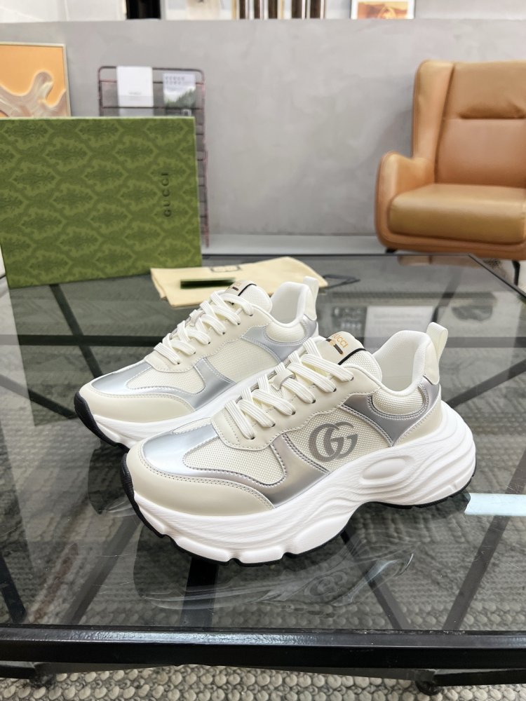 Кросівки чоловічі