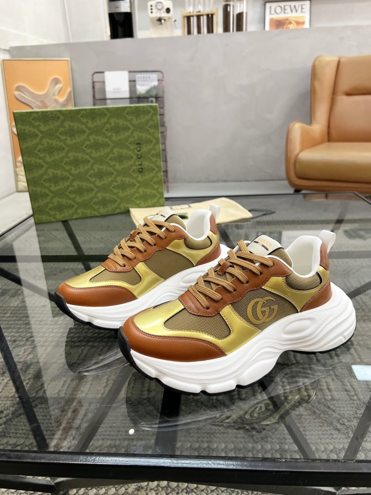 Кросівки чоловічі