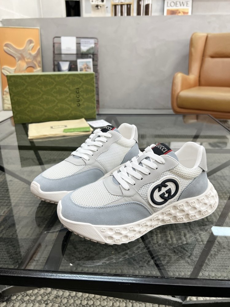 Кросівки чоловічі