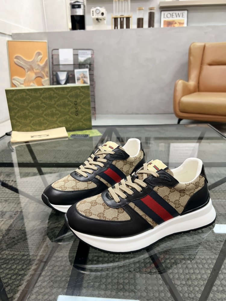 Кросівки чоловічі