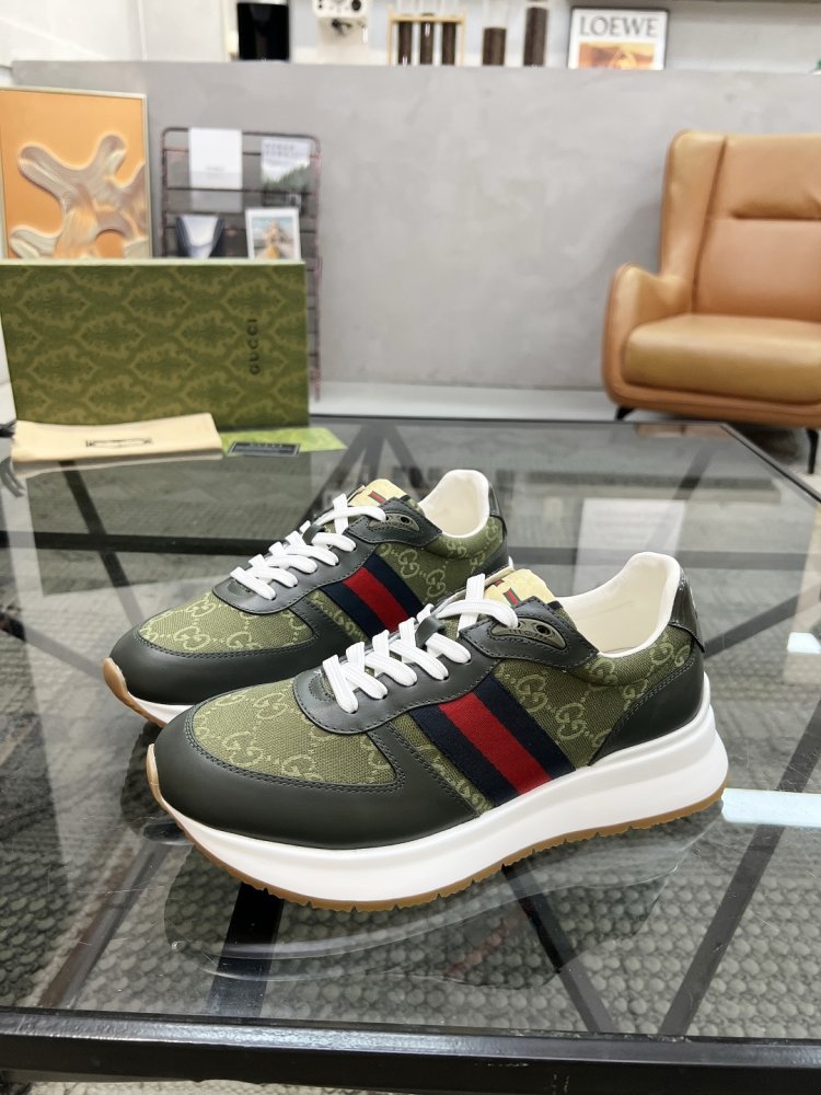 Кросівки чоловічі