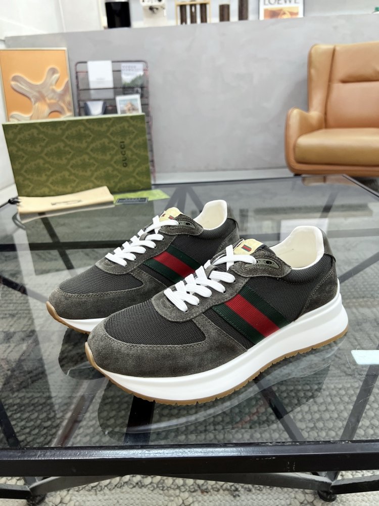 Кросівки чоловічі