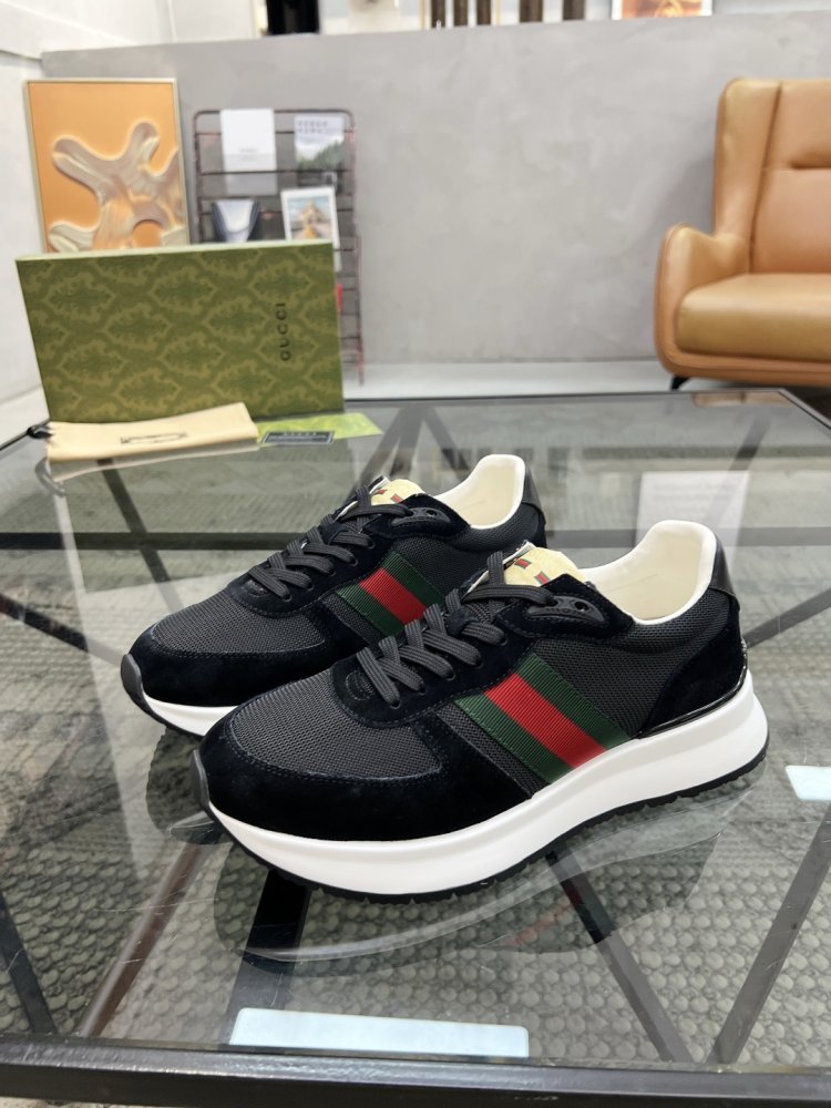 Кросівки чоловічі