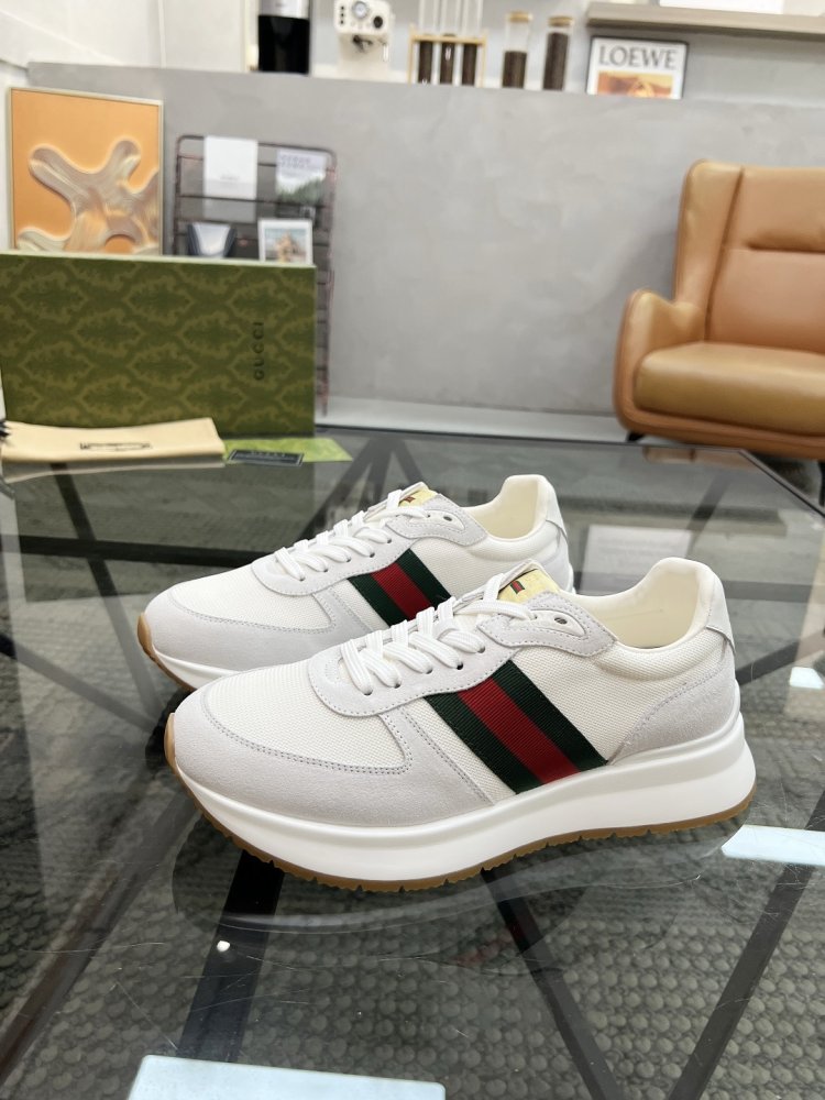 Кросівки чоловічі