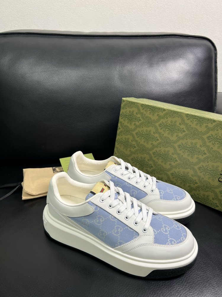 Кросівки чоловічі