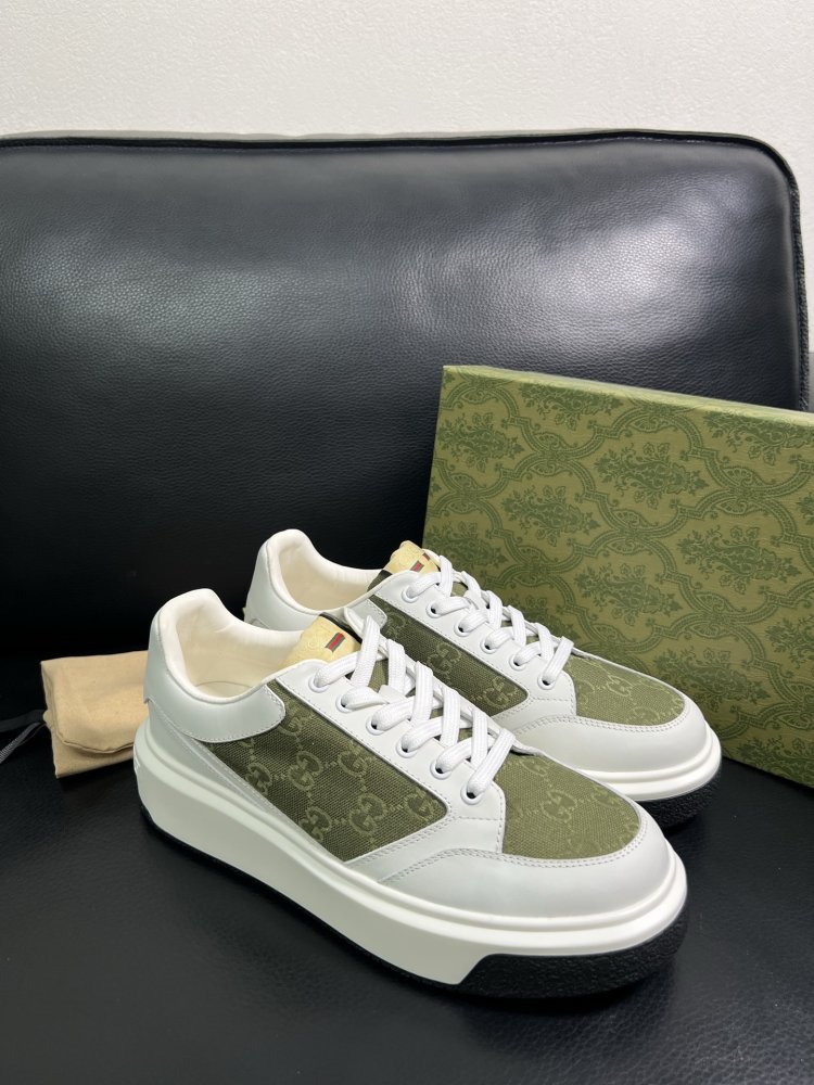 Кросівки чоловічі