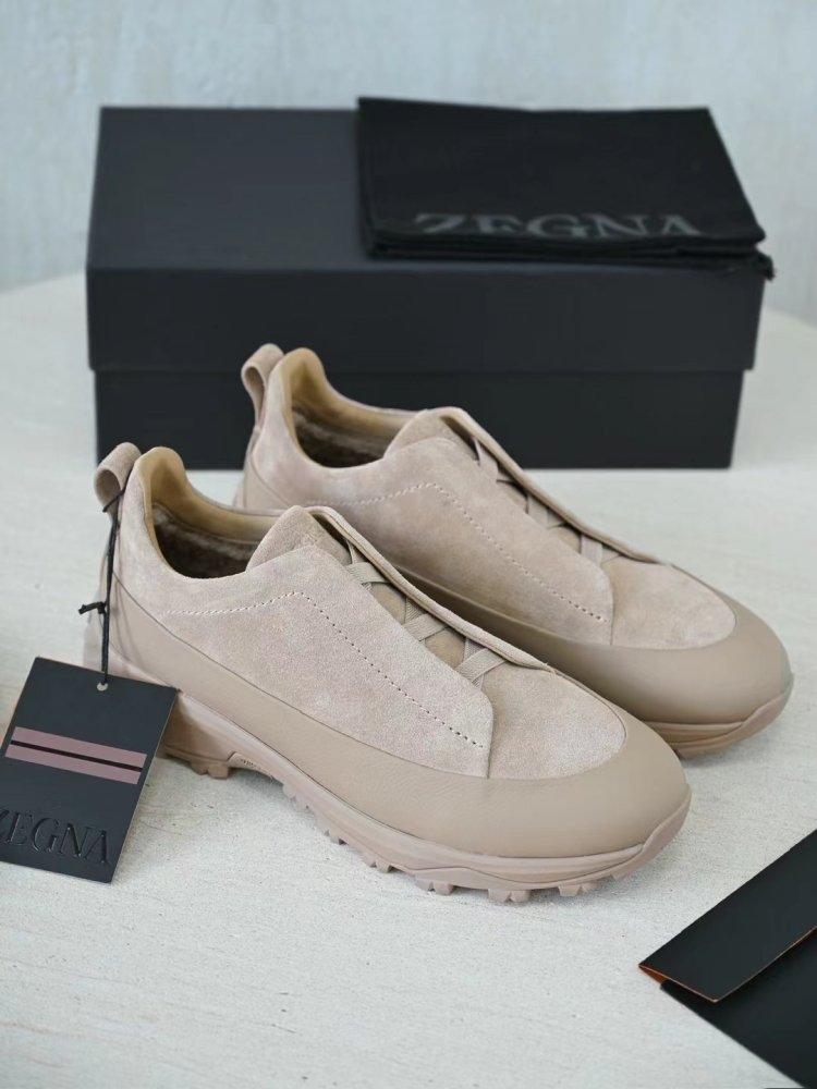 Кросівки чоловічі