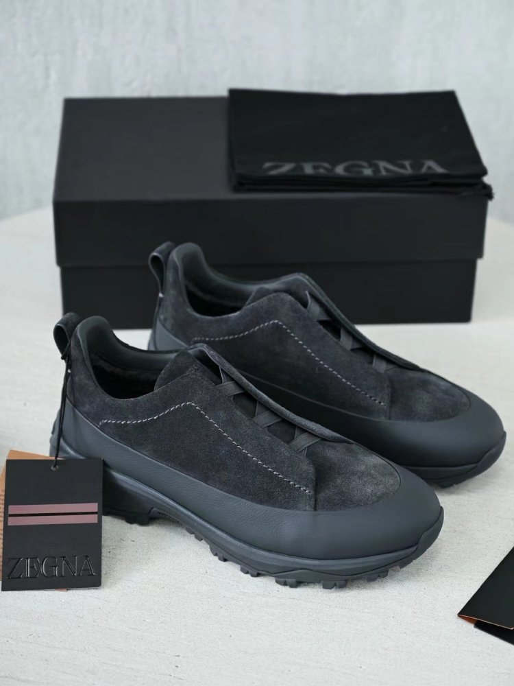 Кросівки чоловічі