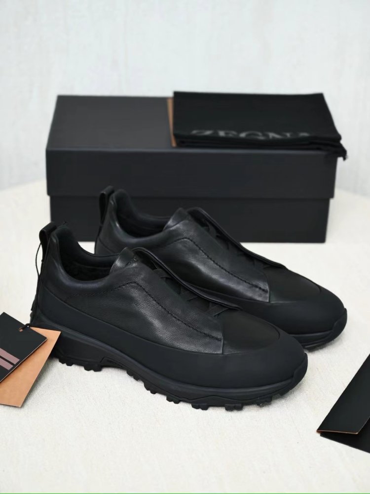 Кросівки чоловічі