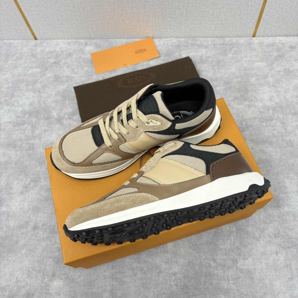 Кросівки чоловічі