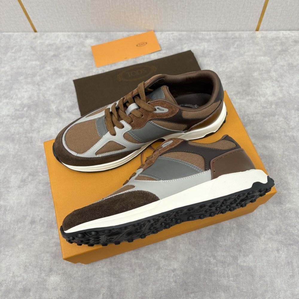 Кросівки чоловічі