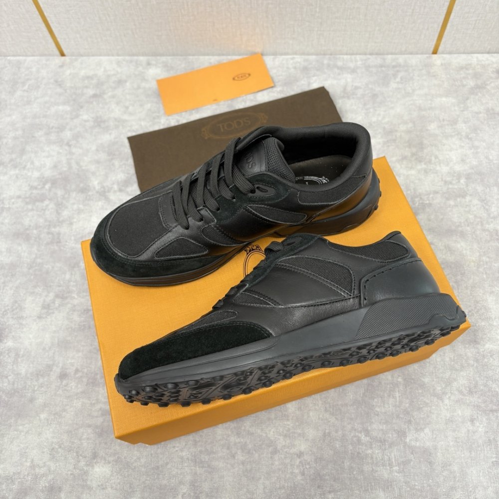 Кросівки чоловічі