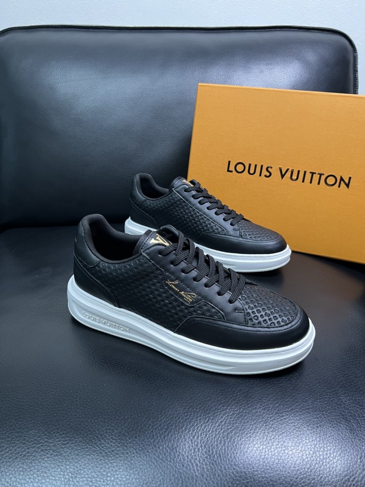 Кросівки чоловічі