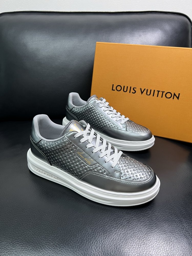 Кросівки чоловічі