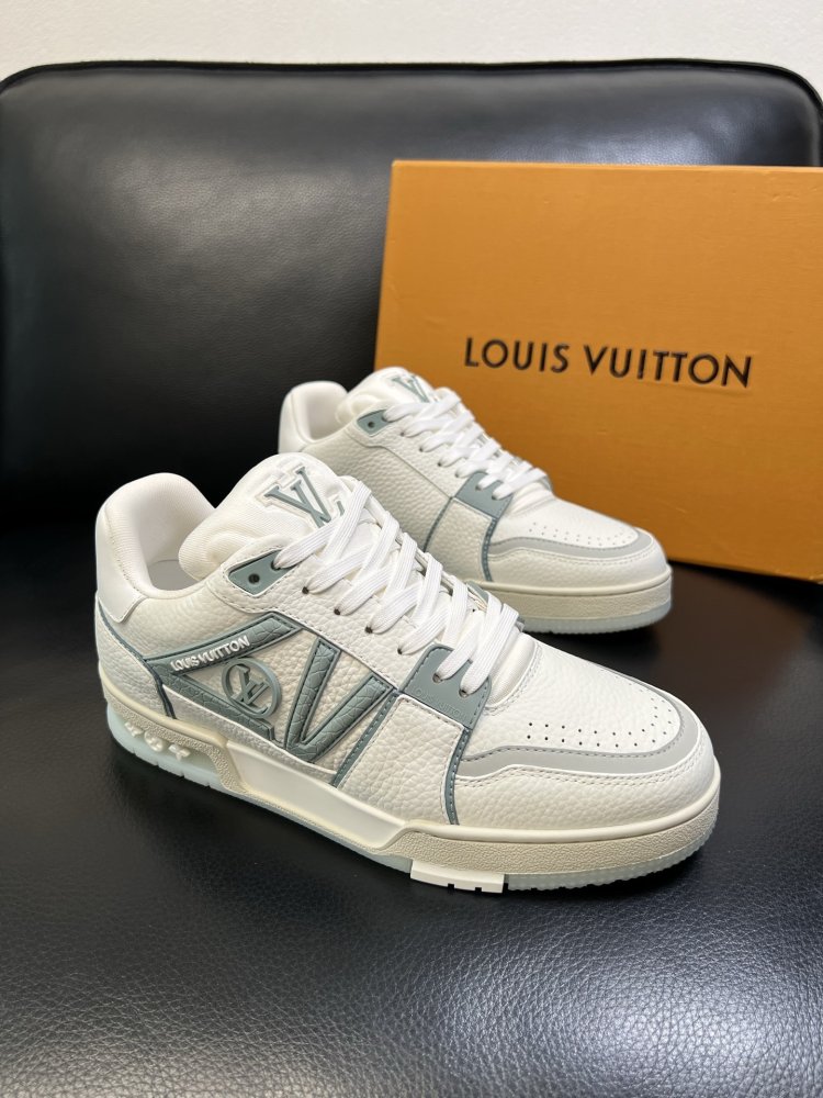 Кросівки чоловічі