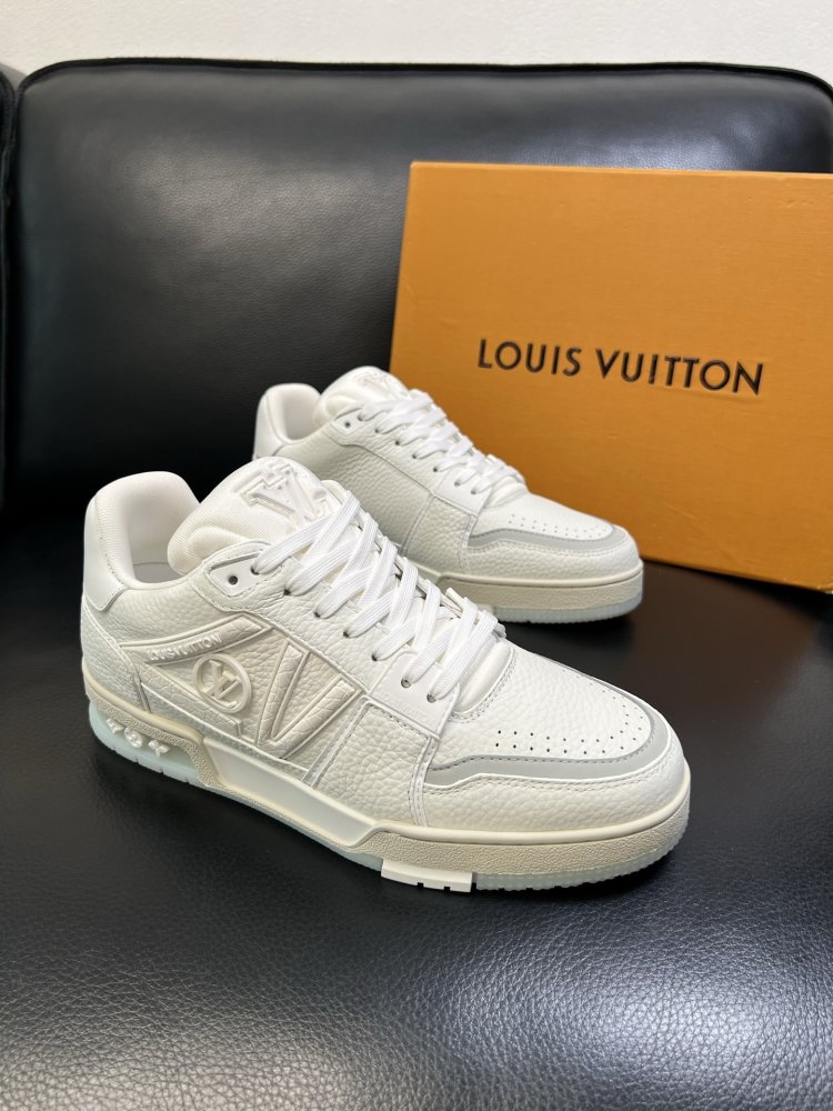 Кросівки чоловічі