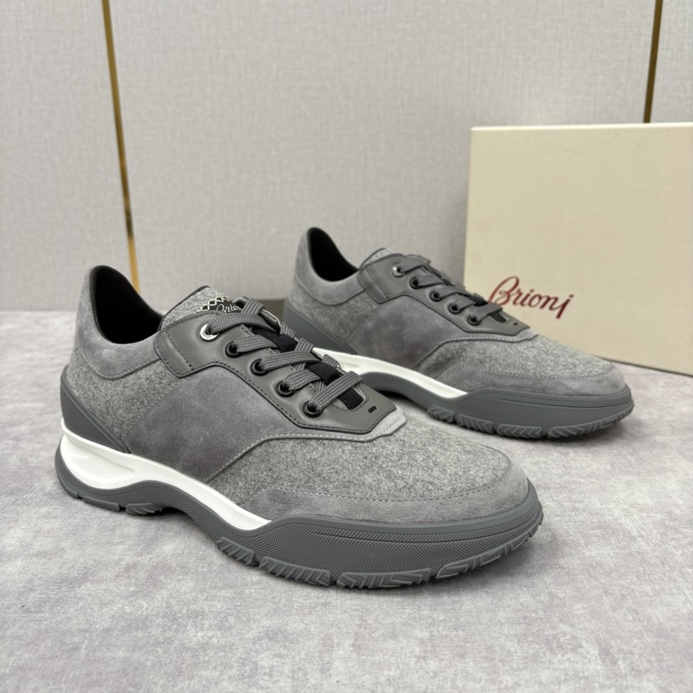 Кросівки чоловічі