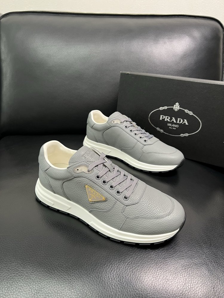 Кросівки чоловічі