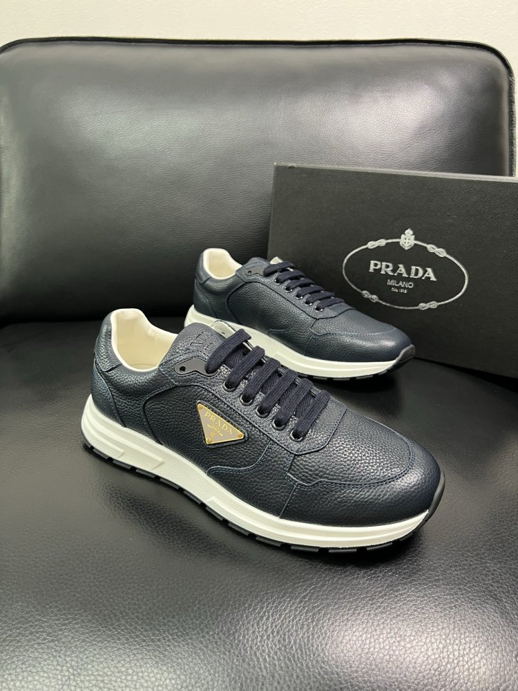 Кросівки чоловічі