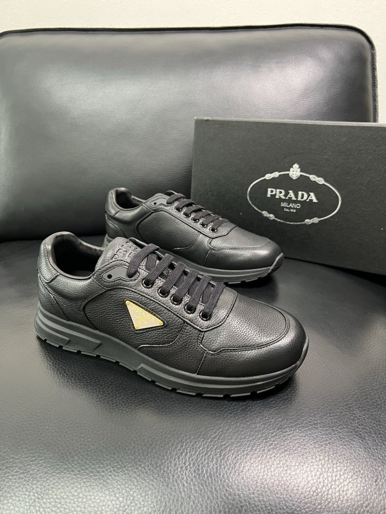 Кросівки чоловічі