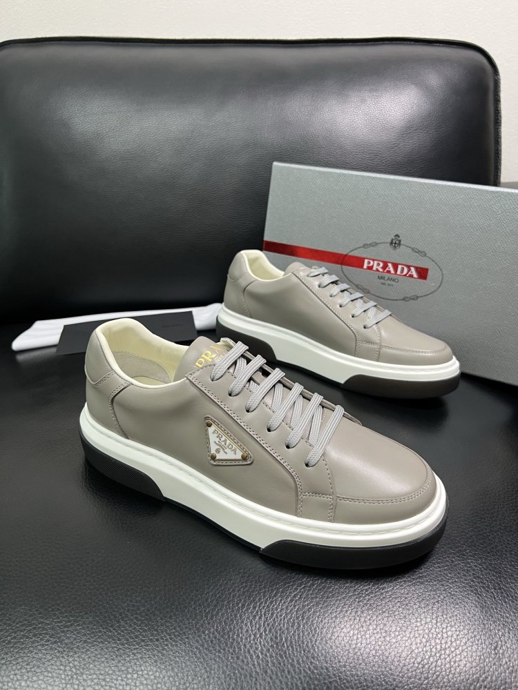 Кросівки чоловічі