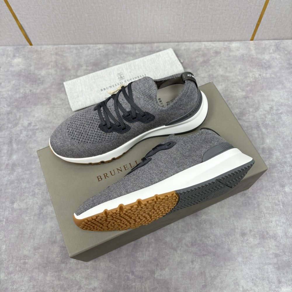 Кросівки чоловічі