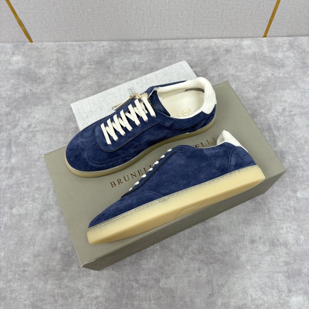 Кросівки чоловічі