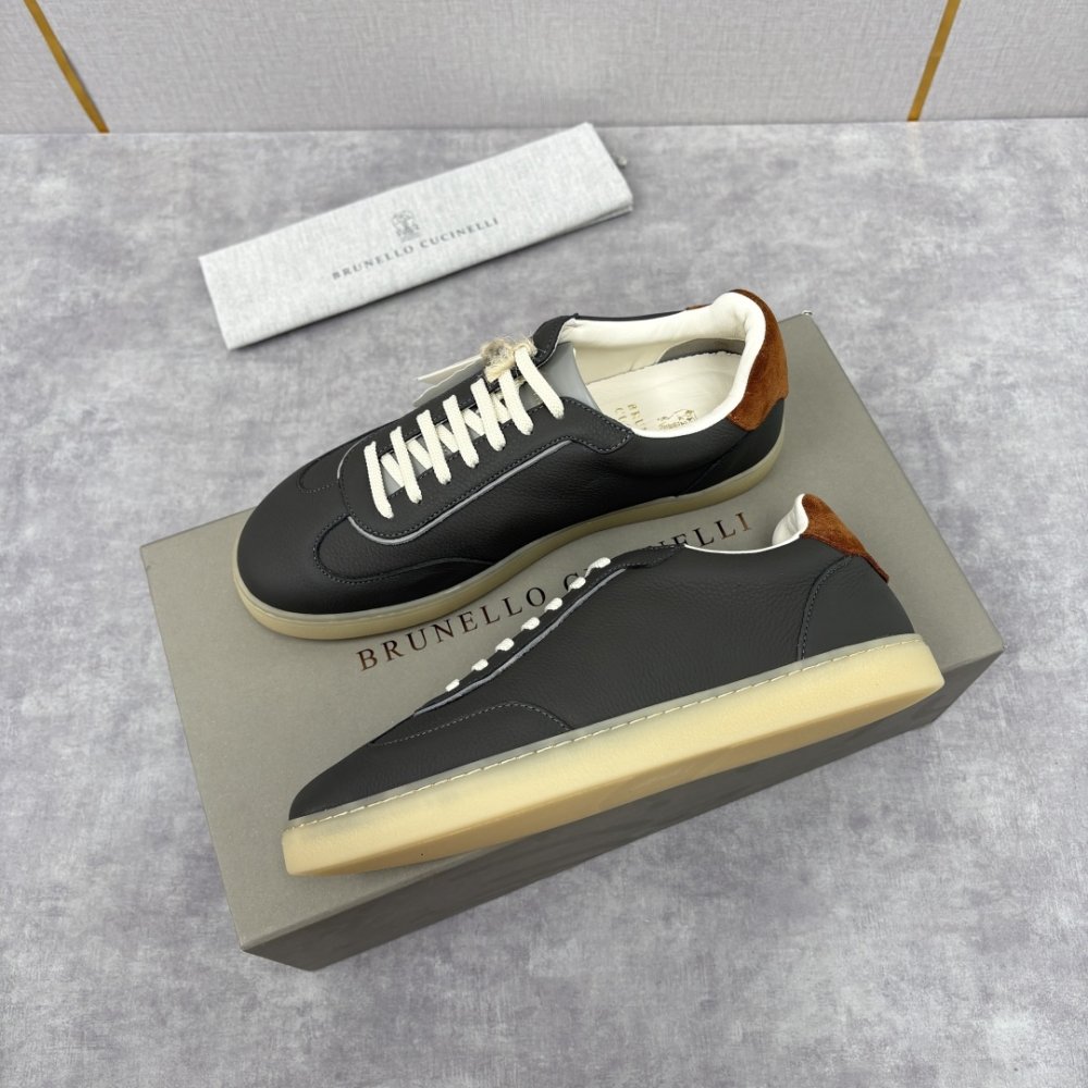 Кросівки чоловічі