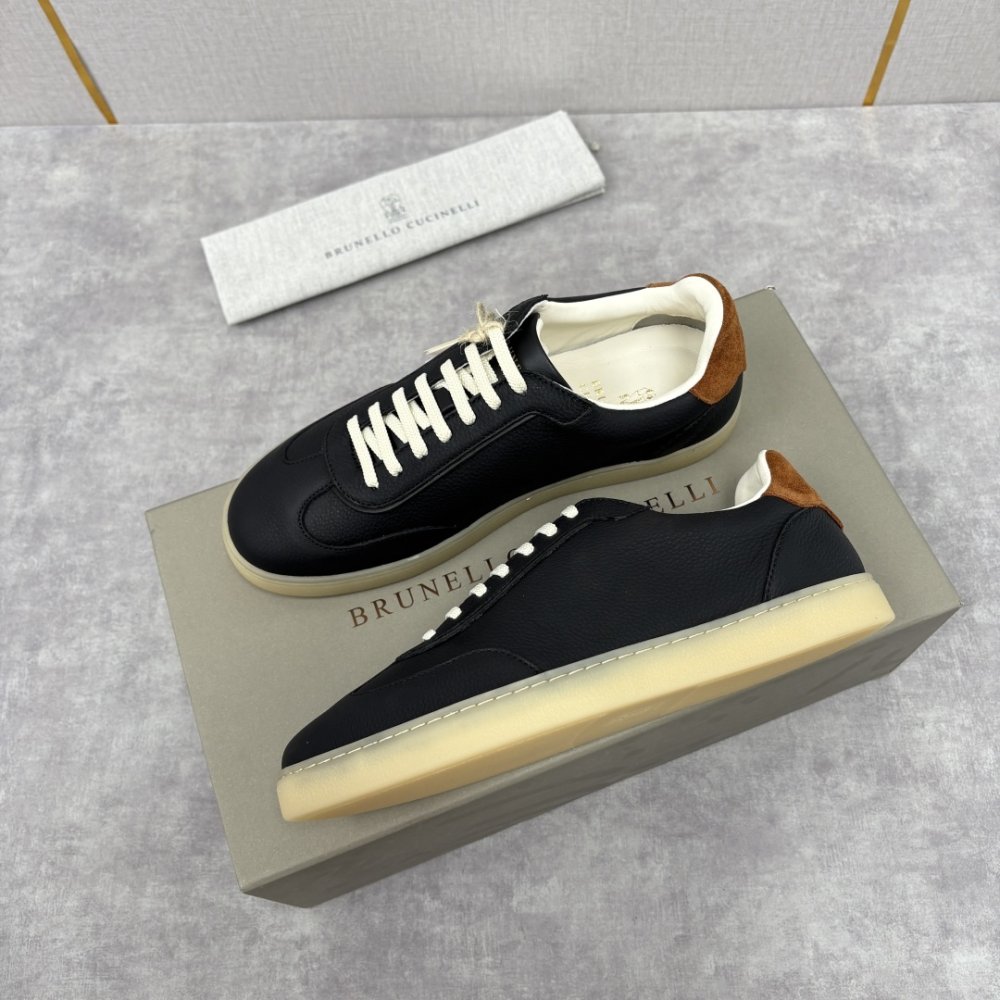 Кросівки чоловічі