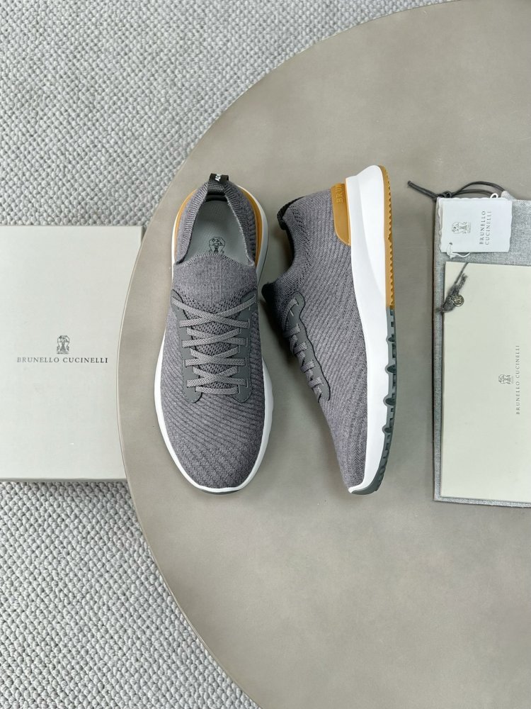 Кросівки чоловічі