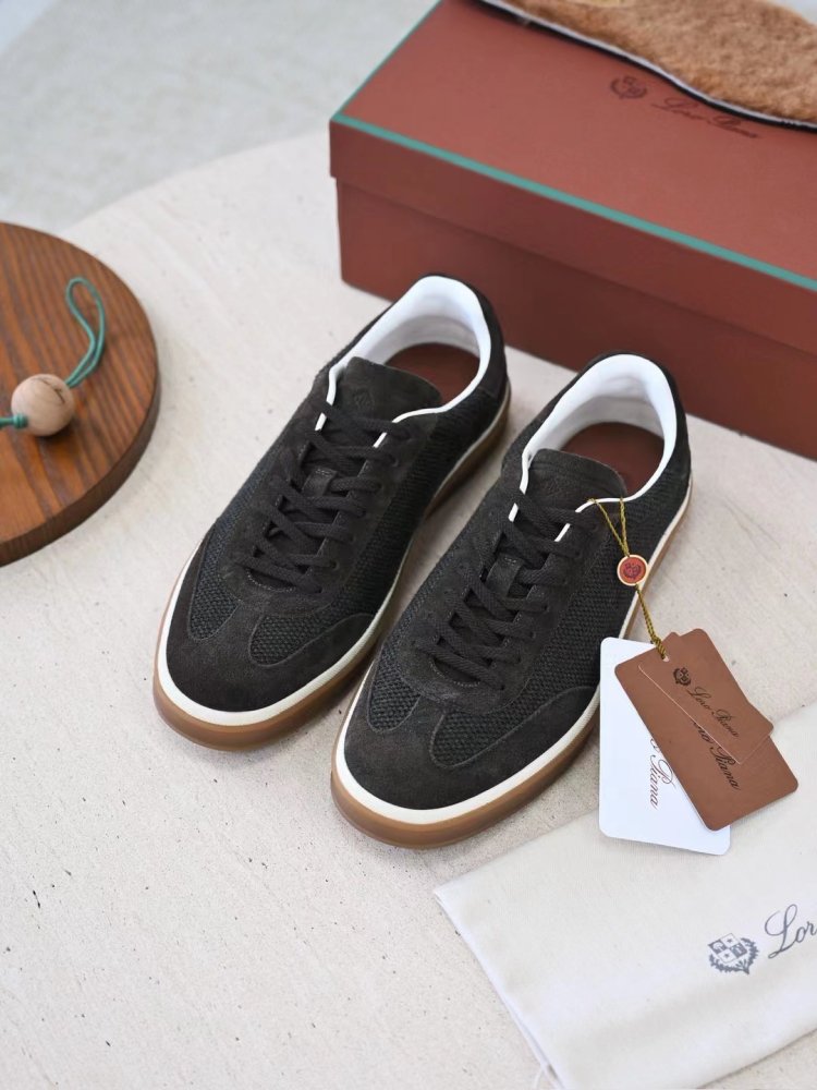 Кросівки чоловічі