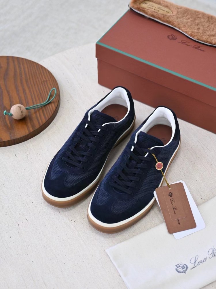 Кросівки чоловічі