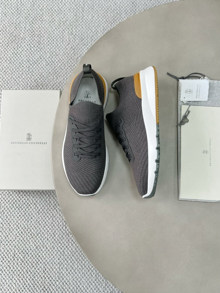 Кросівки чоловічі